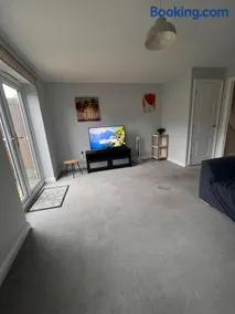 Whyte 3 bedroom house with garden, Sleeps 7 free parking sittungbourne Kent - Image 2