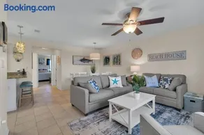 2bd 2ba 1st floor condo WALK TO BEACH - Image 1