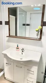 Private Bath Ensuite Room Eastwood MQ UNI PARK - Image 4