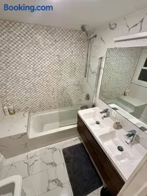 Modern & Spacious 3 BED & 2 BA Condo mins from NYC - Image 3