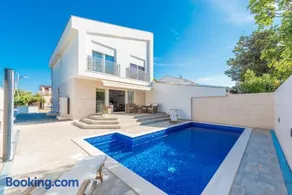 Villa Ema with heated saltwater pool, sauna and private gym - by TA Leut Agency - Image 3