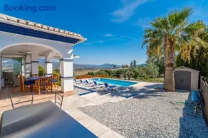 Las Alondras stunning lake views - Image 4