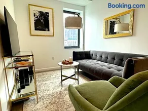Huge Modern 2 bedroom in Little Italy - Image 2