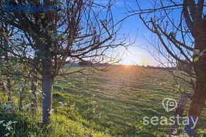 The Gatehouse Lodge Farm Stay, Distant Sea Views - Image 4