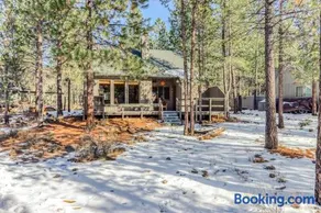 Perfectly Located Home with Decks Bikes & SHARC Pass to Pools Hot Tub & Tennis - Image 2