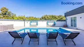 Villa mit Garten, Terrasse und Grill - Image 5