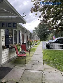 Smith's Colonial Motel - Image 4
