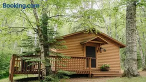 Quintessential Northwoods - Traditional Cabin - Parking - Fast Wi-Fi CB03 - Image 3