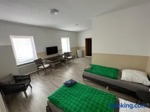 Große Zimmer für 3 Personen -Fernseher, Kühlschrank - Image 3