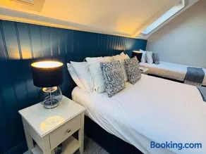 Pier House Luxury Apartment - Image 4