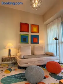 Modern 1BR with Balcony Facing Infinity Pool Manila Bay Sunset Near Airports OKADA Solaire MOA - Image 2