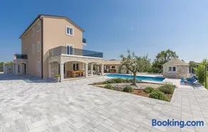 Luxury villa with a swimming pool Vodnjan, Fazana - 16867 - Image 1
