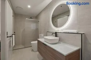 Private Apartment Premium QV Getaway Central including Pool Gym and Parking - Image 2