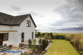Lochview Guesthouse - Image 1
