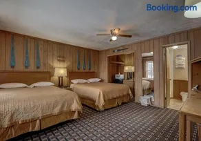 Okoboji Lodge - Image 2
