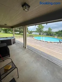 Limestone Hide Away - Image 1