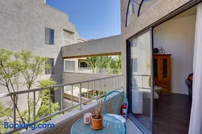 1 Mi to the Ocean Long Beach Condo with Pool Access - Image 2