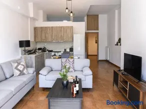 Fully Renovated Apartment -700m from Mill of Elves-Free Parking & Fast WiFi - Image 1