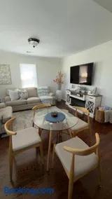 Cozy 2 Bedrooms Apartment - Image 1