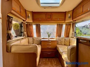 Luxury Caravan Scenic Views Exclusive Quarter Acre - Image 5