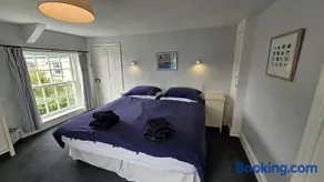 Corner Cottage - Image 5