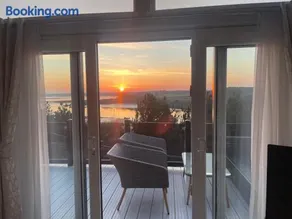 Rockley Park, Poole, Stunning Sea View, Close to Beach - Image 3