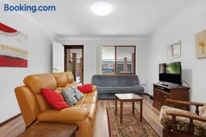 Champion Bay Beach Unit, with own carport, - Image 2