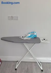4 Bed House Sleeps 7 with Fast WiFi and free parking - Image 3