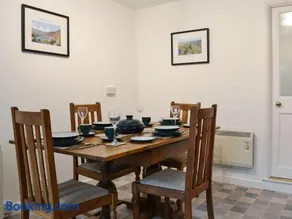 Riverside Cottage - Image 3