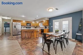 Family Oasis In Jonesboro! 4Bd, 2Ba house High Speed WiFi! - Image 2