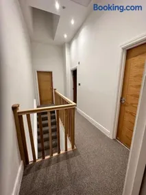 Urban Oasis 2 bed apartment - Image 5