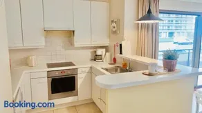 Ruim, lichtrijk appartement met groot terras uitstekend gelegen in De Panne - Image 5