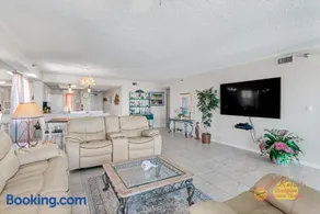 Hamilton House 307 - Image 3
