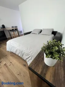 Charmant appartement neuf avec parking privé - Image 3