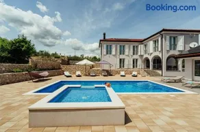 Luxury villa La Perla with heated pool - Image 1