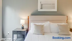 Landing - Modern Apartment with Amazing Amenities (ID7889X64) - Image 2