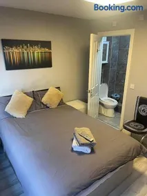 A A Guest Rooms Woolwich - Image 2