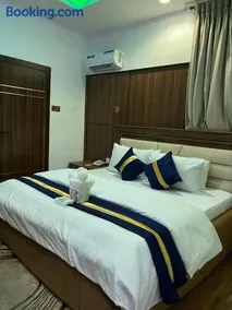 Metro Tulip Apartment Hotel & Suites - Image 4