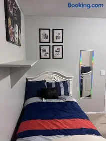 Master king suite, Phoenix gem! - Image 3