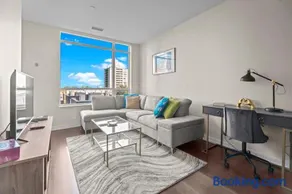 Luminous 2-Bedroom Apartment with Balcony - Image 1