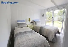 Saltbush - Ideally located and modernised MCM Beach House - Image 1