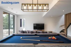 Chalet Denali | 4 Luxury Suites | Hot Tub, Sauna, Firepit & Pool Table | Pet-Friendly - Image 4