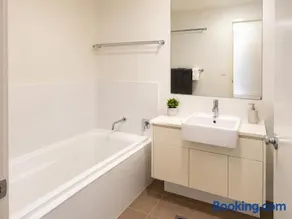 Townhouse Home Away from Home in Maroubra - Image 4