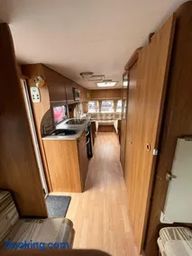 Spacious caravan near the beach - Image 4