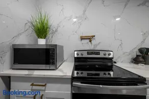 Spacious Galleria Apartment with Free Park - Image 3