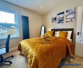 Stylish 2BR - Sleeps 6 - Central Stourbridge Gem - Image 2
