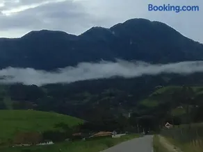 Chalé Sol e Brisa com banheira de imersão e vista para montanhas - Image 4