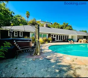 Private Room View Gated 2Acre Estate - Female Share Indoor - Men Share Outdoor - BB - Image 5