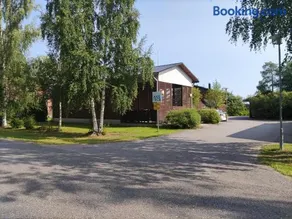 Lakeside Retreat near the University, with 2 free parking spots - Image 3