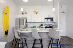 Gorgeous Oean View Penthouse at Waikiki with Parking - Image 3